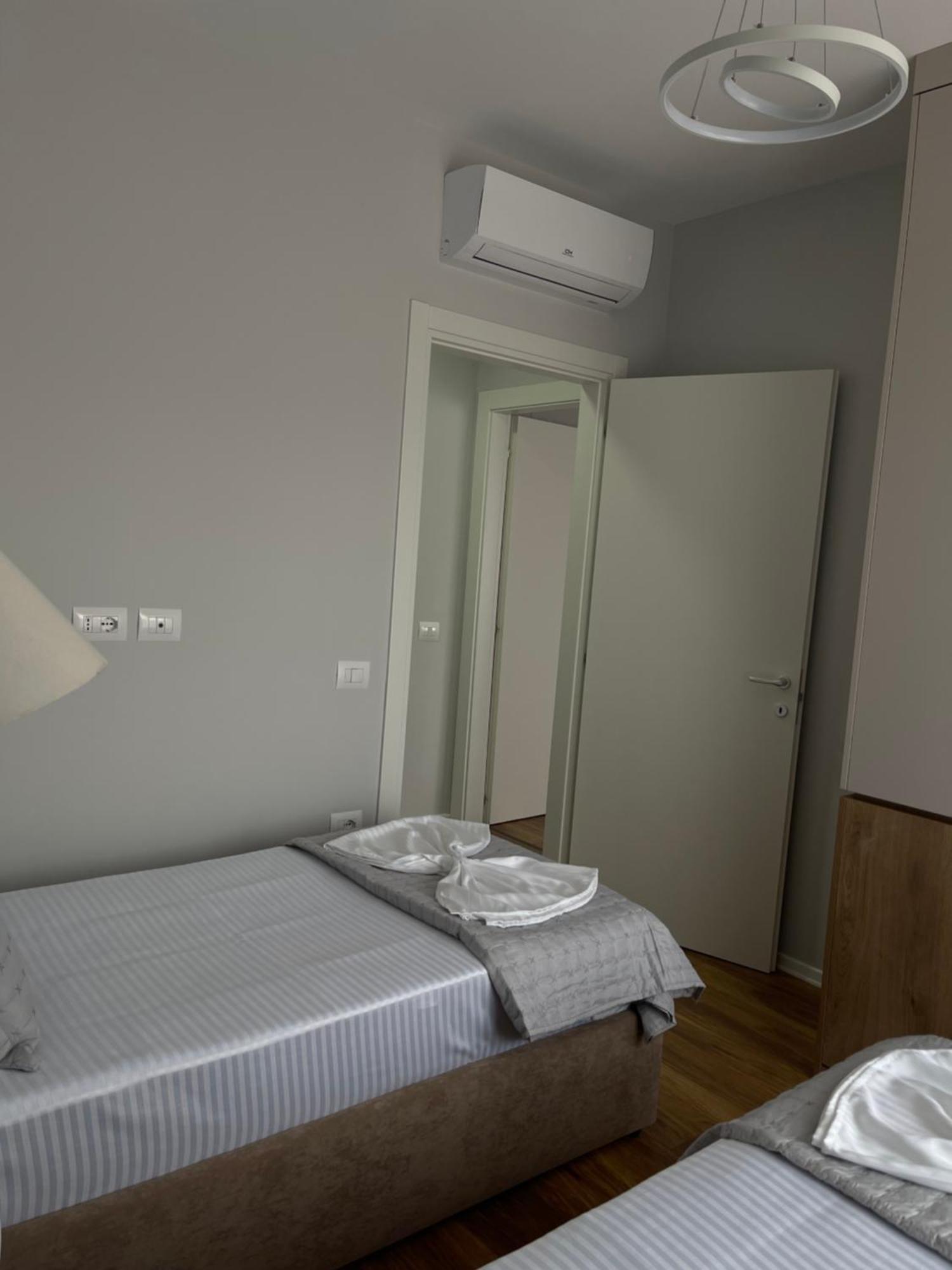 New Bazaar, Grand Apartment Tirana Exteriér fotografie